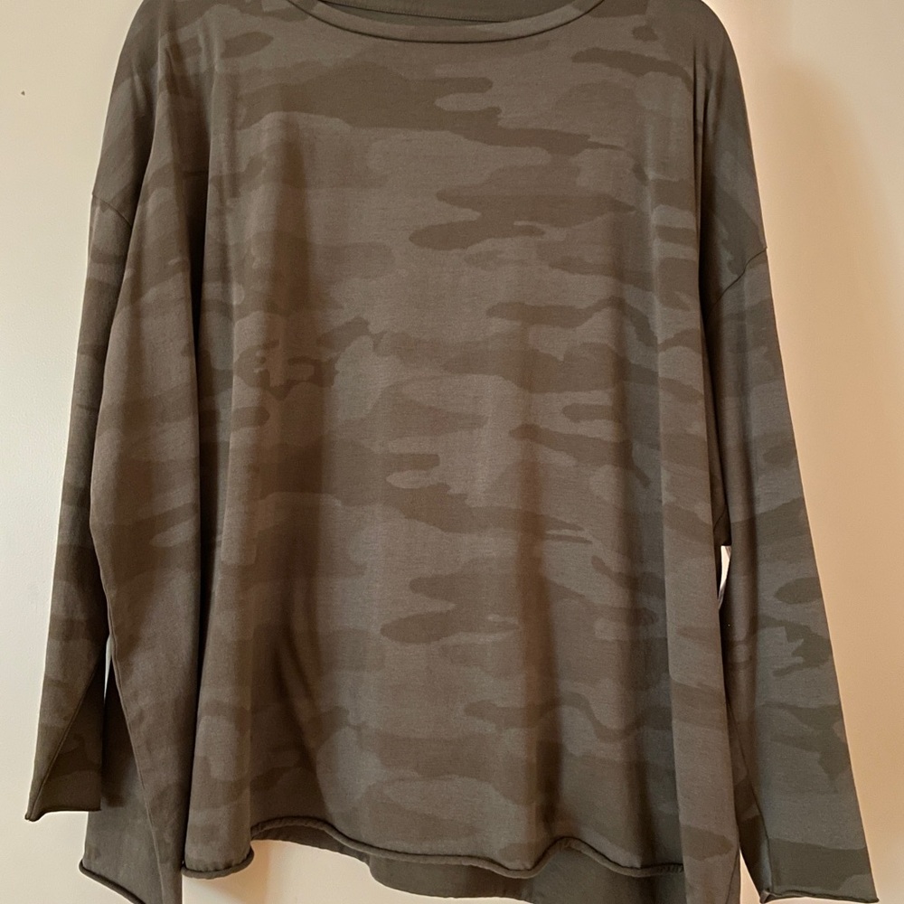 Planet camo boxy tee
